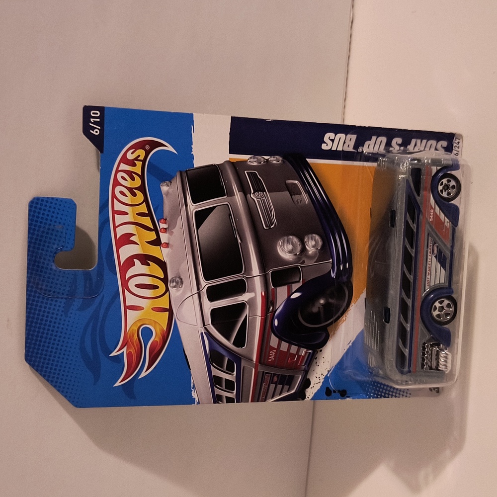 D1 Hot Wheels Surfin School Bus plus shipping protector